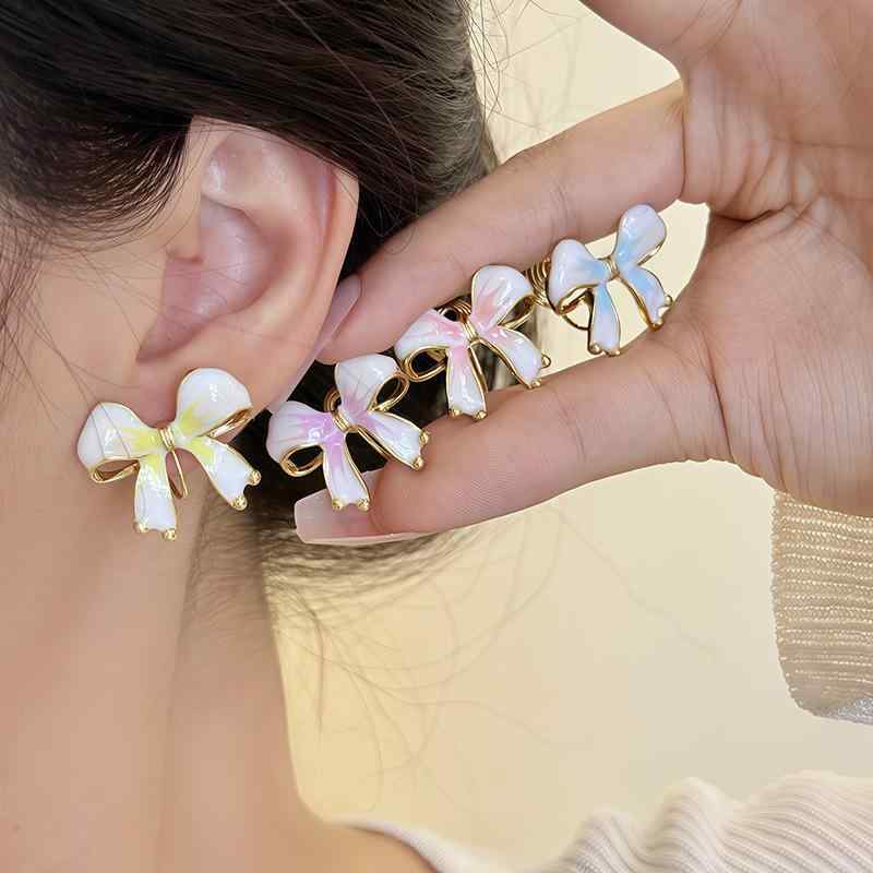 イヤリング ピアス イヤーカフ 夏 レディース アクセサリー 清新 ファッション 釉薬 シルク リボン 蝶結び イヤースタッド 蚊香巻き 耳クリップ イヤーピアス 無耳洞 女性用 柔らか デザイン 軽量 シンプル ゴールド シルバー イヤークリップ 耳飾