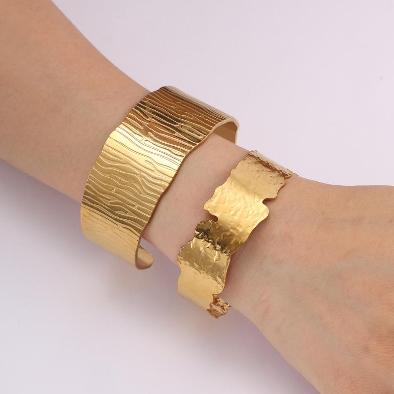 Other - 手首 ブレスレット 女性用 シンプル 波状 デザイン 幅広 タイプ クロスボーダー スタイル チタン 鋼 素材 18k ゴールド メッキ加工 インスタ 個性 ニッチ デザイン 高級感 ジュエリー アクセサリー 普段使い 軽量 輝き モダン シルバ