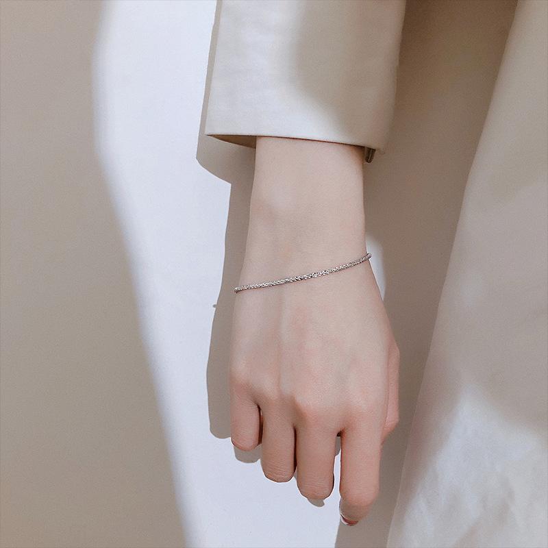 Leather - ブレスレット 女性用 秋 シンプル チェーン 手链 キラキラ デザイン アクセサリー スタイリッシュ 普段使い 軽量 金属 チェーン シンプル チェーン 星モチーフ 手元 装飾 ファッション アクセサリー トレンド スタイル シルバー チェーン 細身 チ