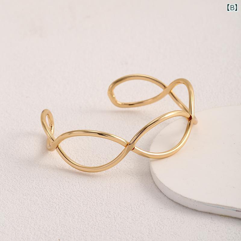 リバーパディのブレスレット 手首アクセサリー 女性用 ゴールド ウェーブ オープンタイプ 調整可能 軽量 日常使い カジュアルスタイル 金属製 シンプル モダン アクセサリー ゴールド系 手元コーディネート ファッション小物｜アングル3