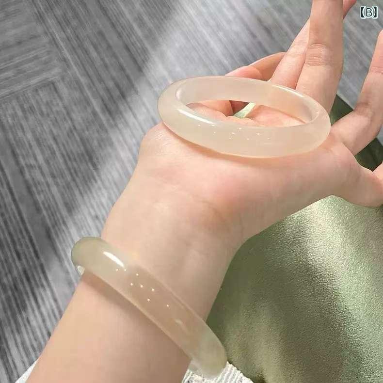 リバーパディのブレスレット 女性用 猫眼石 ガラス アイスブルー グラデーション 透明感 輝き 華奢 普段使い アクセサリー ジュエリー 細工 繊細 カジュアル｜アングル3