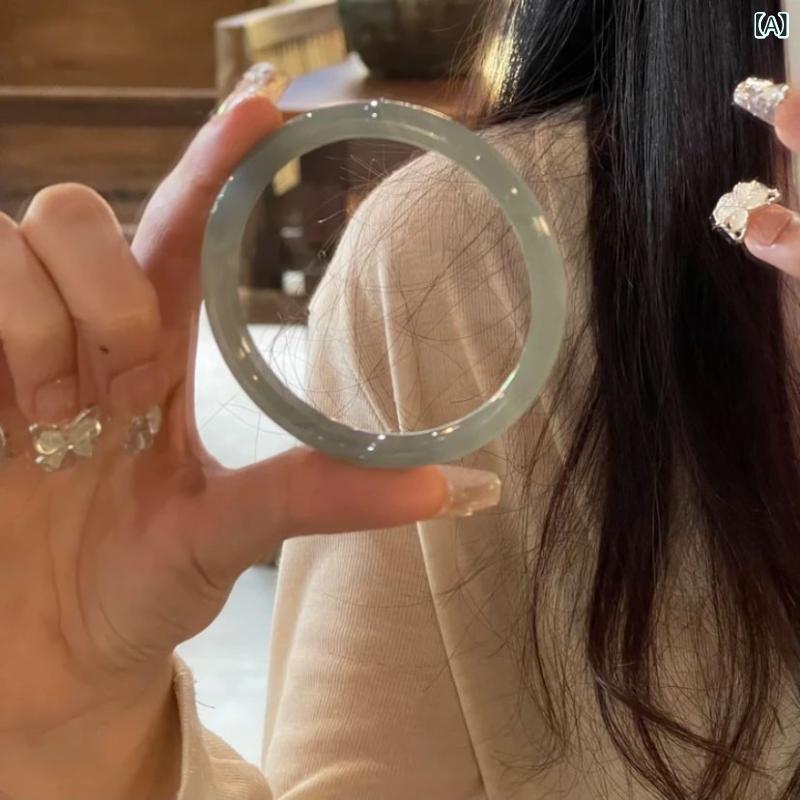 ブレスレット 女性用 軽量 高級感 シンプル デザイン ガラス 古 インスピレーション 汎用 アクセサリー 8mm 細身 透明 クラシック モダン 普段使い ギフト ジュエリー 手首用 洗練 スタイリッシュ 繊細 輝き ベーシック レイヤード シルバー 2