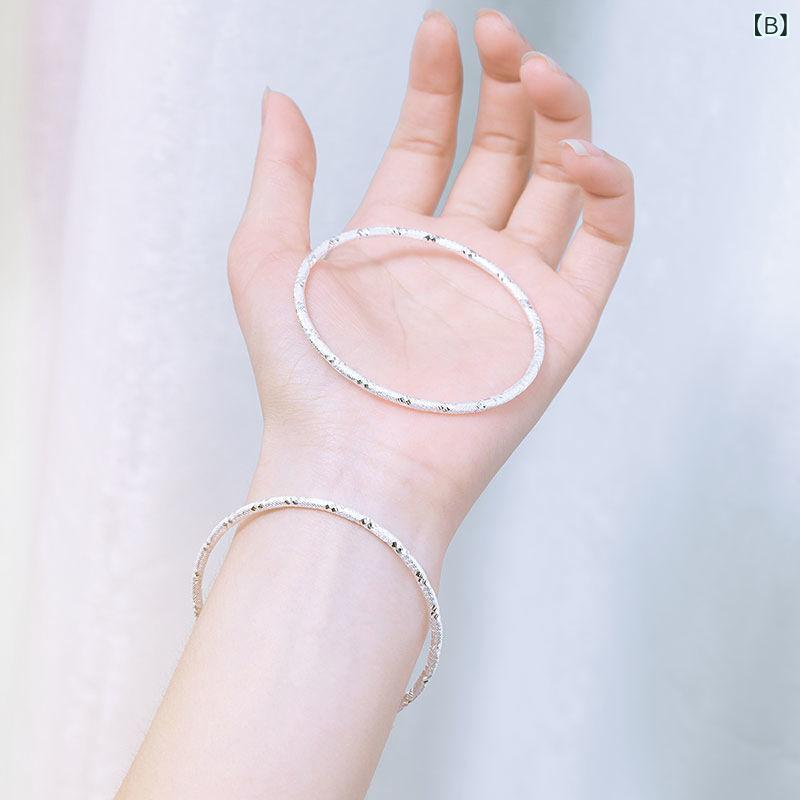 リバーパディのブレスレット 手首用 アクセサリー 女性用 シンプル デザイン 金属製 手彫り 装飾 普段使い ギフト向き 軽量 シルバー系 ゴールド系 通年使用｜アングル3