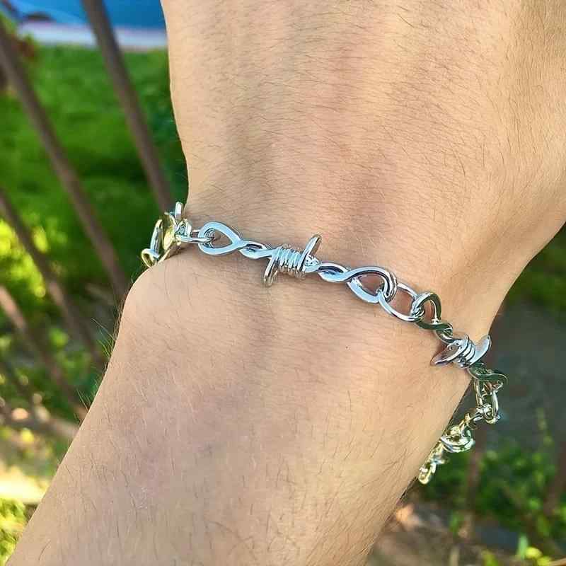 手首アクセサリー メンズ 棘モチーフ 手链 ヒップホップ シンプル 百搭 ファッション 個性派 クールスタイル 蔓模様 ブレスレット ヴィンテージ ストリートファッション クール 欧米 高級感 軽量 普段使い ユニセックス ブラック グレー系