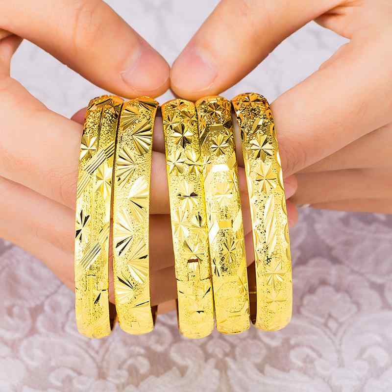 ブレスレット 女性用 韓国 ファッション 10mm 幅 ゴールド 砂金 マット加工 星モチーフ ワイド バングル アクセサリー かわいい 普段使い 軽量 金属製 シンプル スタイリッシュ