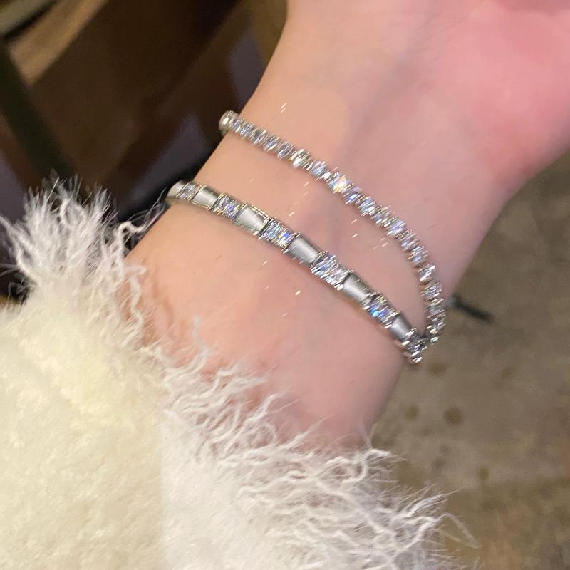 Other - ブレスレット 女性用 蛇モチーフ ジルコニア 開口式 軽量 高級感 シルバー アクセサリー かわいい ファッション 手首用 華奢 デザイン 普段使い キラキラ 光沢 繊細 ジュエリー