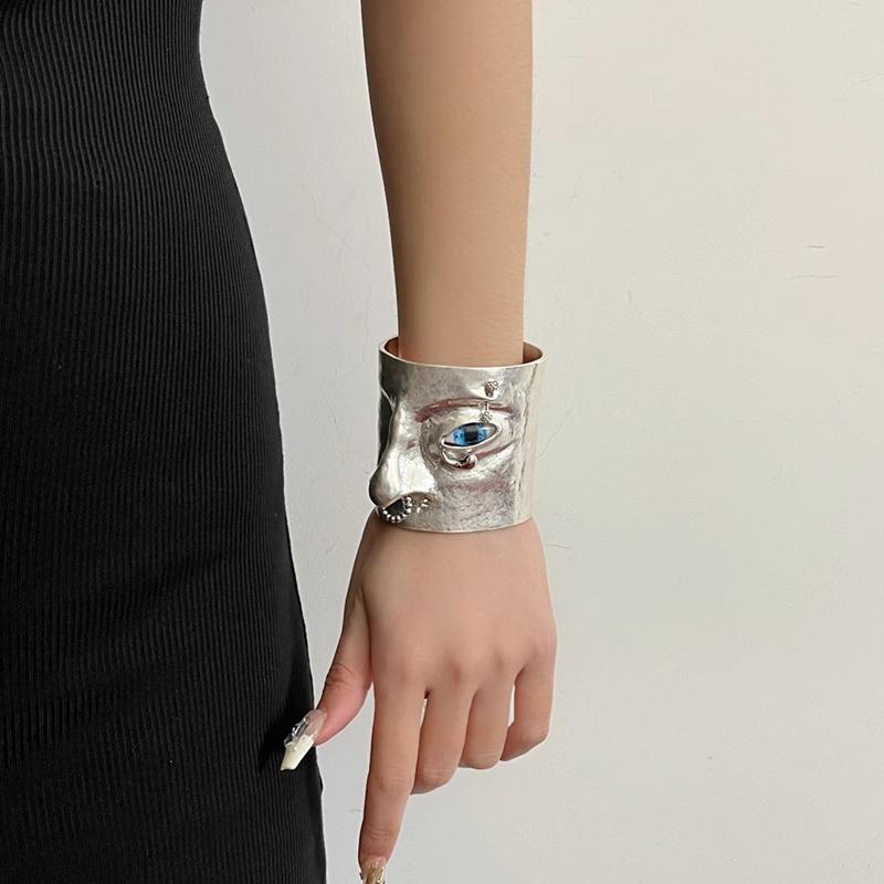 Other - ハンドメイド ハーフフェイス ブレスレット 女性用 立体デザイン 目鼻モチーフ 欧米 派手め エスニック かわいい ファッションアクセサリー 手首飾り 注目アイテム トレンド