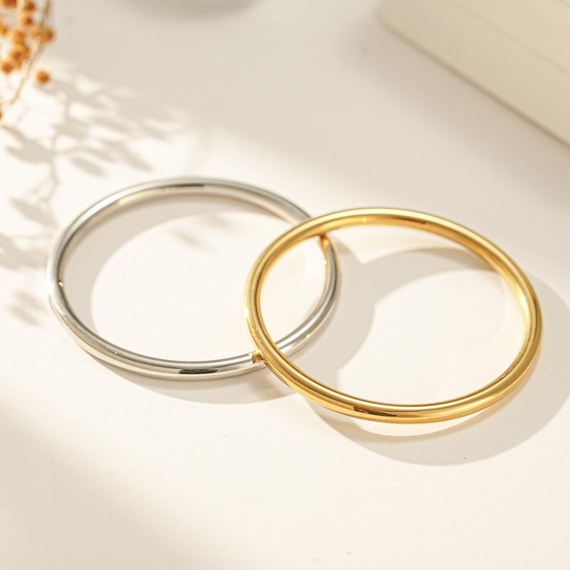Other - ブレスレット 女性用 シンプル ファッション 百搭 カラット感 実心 チタン 鋼 アクセサリー ジュエリー 手首 装飾 軽量 耐久性 色落ちなし 普段使い シルバー メタル モダン 洗練