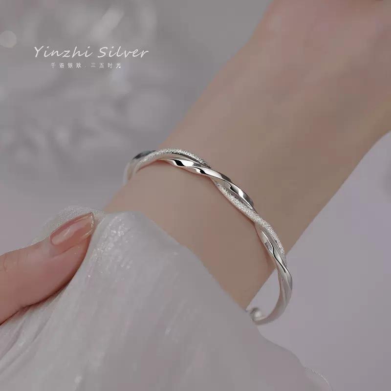 レディース 手首アクセサリー かわいい デザイン ブレスレット バングル ハンドメイド モビウスリング 調整可能 シンプル ジュエリー シルバー系 ゴールド系 普段使い ギフト ラッキーアイテム 軽量 伸縮性 メタル素材 ユニセックス