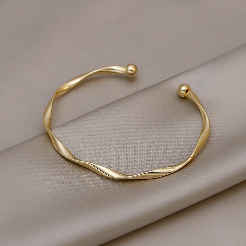 Other - ブレスレット 女性用 かわいい シンプル ファッション 手首アクセサリー ヒップな ツイスト模様 モダン スタイリッシュ 高級感 ユニーク デザイン 親友 クール 冷たい 装飾品 普段使い 軽量 細身 シルバー調 ゴールド調