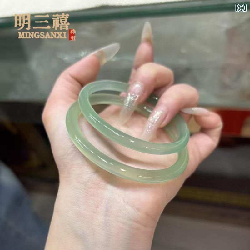 リバーパディの石 手首用 アクセサリー 女性用 緑 翡翠 瑪瑙 ブレスレット 遠山黛 丸棒 形状 石材 油青色 氷種質感 翡翠色 緑青色 玉髓 手首回し アクセサリー 日常使い 軽量 シンプル 女性向け アクセント ジュエリー 癒し 効果 グリ｜アングル3