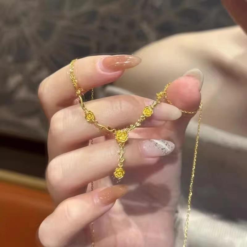 Garnet - ネックレス ローズモチーフ 花枝 ペンダント フラワーデザイン タッセル 装飾 クラシカル スタイル 気品 あり ベーシック 鎖骨チェーン シルバー 加工 華やか アクセサリー 日常使い レイヤード コーデ 女性用 ジュエリー