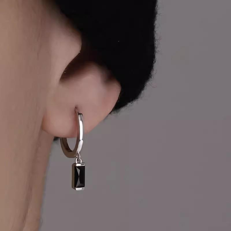 ピアス イヤリング 女性用 メンズ シンプル 長方形 ブラックジルコニア 個性的 流す ドロップ型 ラインストーン イヤーカフ 百搭 軽量 シンプルスタイル 普段使い アクセサリー