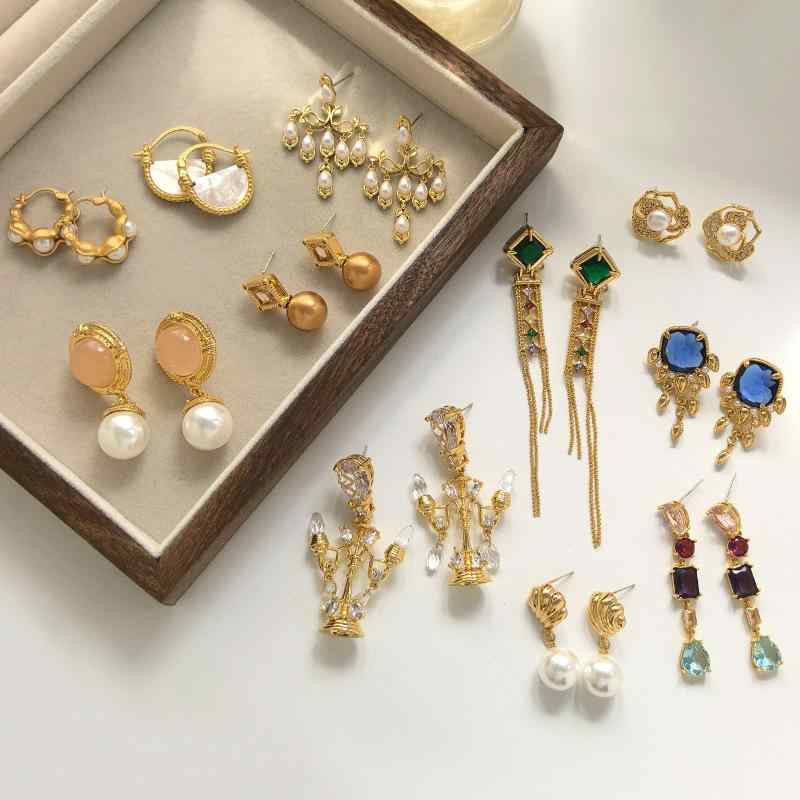 耳環 - ピアス イヤリング ネックレス 春夏 女性用 軽量 高級感 ファッション 気品 復古 耳飾り モダン 小物 アクセサリー ゴールド シルバー 華奢 レイヤード コーディネート 普段使い 通勤 デイリー ジュエリー 洗練 細工