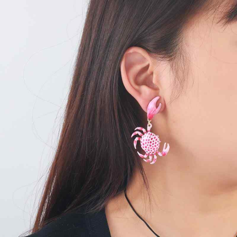 ピアス イヤリング 女性用 かわいい 夏 ビーチスタイル 軽量 多層 クラゲ モチーフ ファッション アクセサリー ゴールド調 ビッグシルエット レイヤード スタイル 日常使い 軽やかな 揺れる 耳飾り 華やか コーディネート