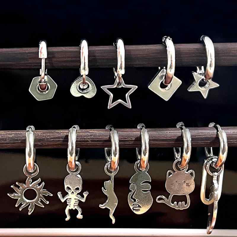 ピアス イヤリング 星 猫耳 光面 チタン ステンレス 軽量 シンプル ファッション 通勤用 女性用 かわいい 優しい 気品 耳飾り アクセサリー 日常使い 洗練 シルバー メタル モダン
