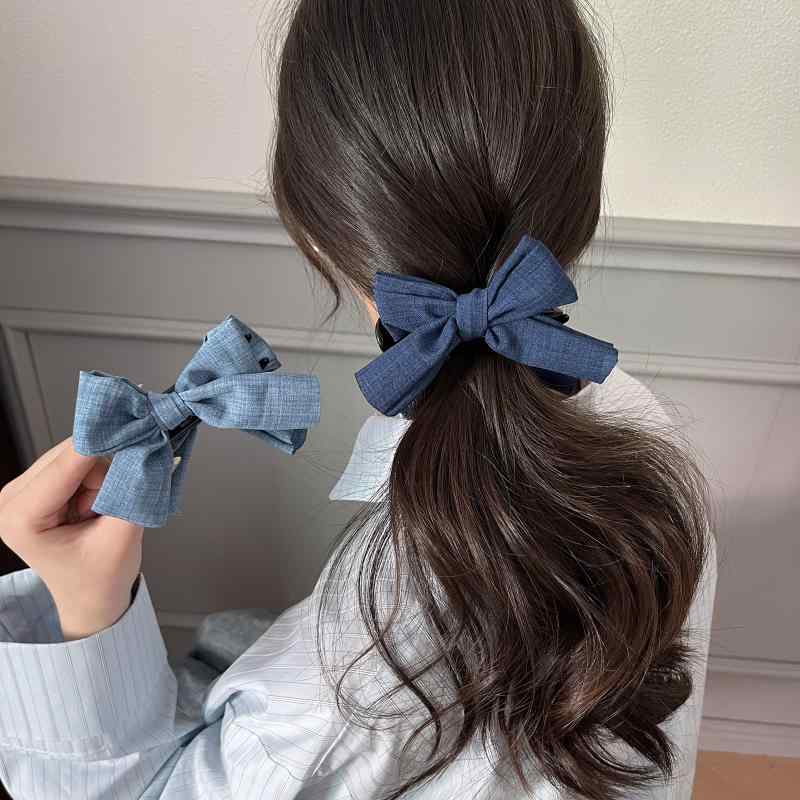 Valletta, Pattin - レディース ヘアアクセサリー 韓系 ファッション デニム 素材 かわいい 蝶結び デザイン グリップ クリップ 2025 トレンド スタイリッシュ 高級感 ヘアピン 後頭部 固定 タイプ シャーククリップ 女性用 髪留め アクセ 春夏 秋冬 通年 普段使