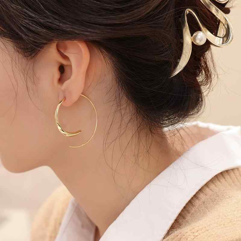 ピアス イヤリング 女性用 フレンチスタイル 大型丸型 シルバー アクセサリー シンプル 耳飾り 華奢 ファッション ジュエリー 日常使い 軽量 洗練 モダン(4.0)