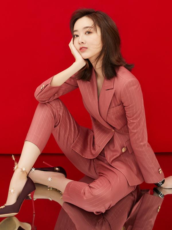 乐天商城 - レディース ストライプ スーツ セット 女性用 職業服 小柄対応 女性らしい 高級感 ジャケット パンツ セット 洗練デザイン ビジネス 普段使い 通勤用 伸縮性 軽量 ポリエステル混 ブラック系 秋冬