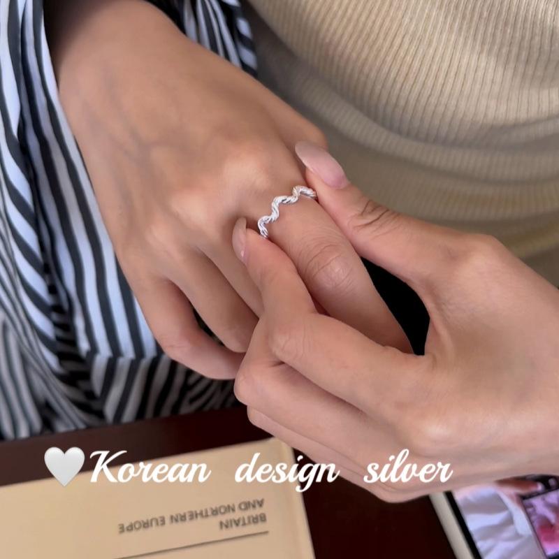 指輪 女性用 S925 銀 オープン 調整可能 シンプル 麻花 波浪 亮銀 ファッション カジュアル 軽量 輝き 普段使い シルバー アクセサリー モダン スタイリッシュ