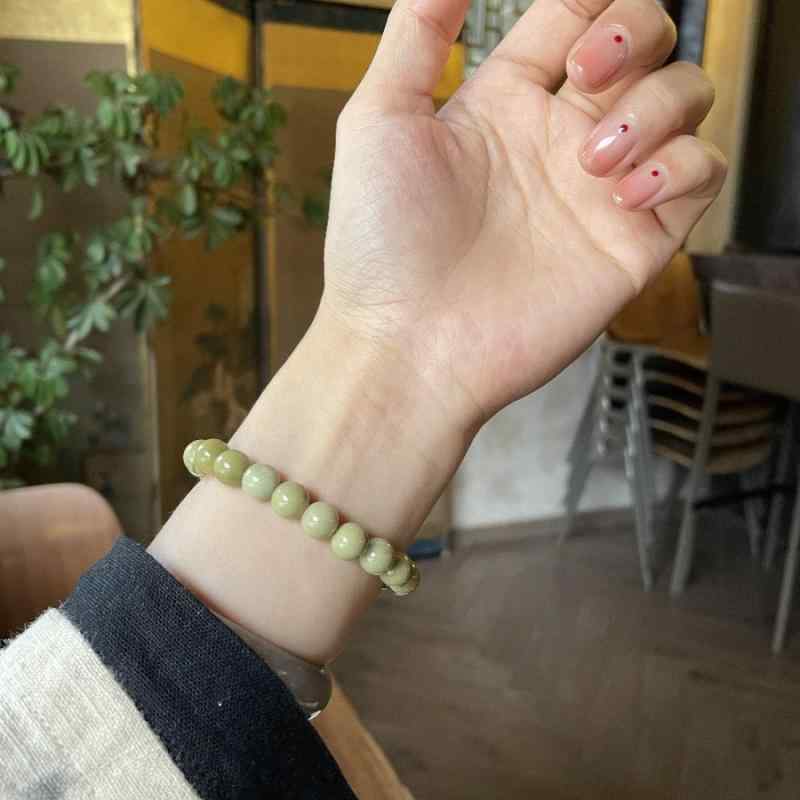 Jade - ブレスレット 天然素材 アラサン 牛油果 串飾り 抹茶色系 高級感 清新 百搭 普段使い 軽量 シンプル かわいい アクセサリー 女性用 緑系 カラー 春夏 対応