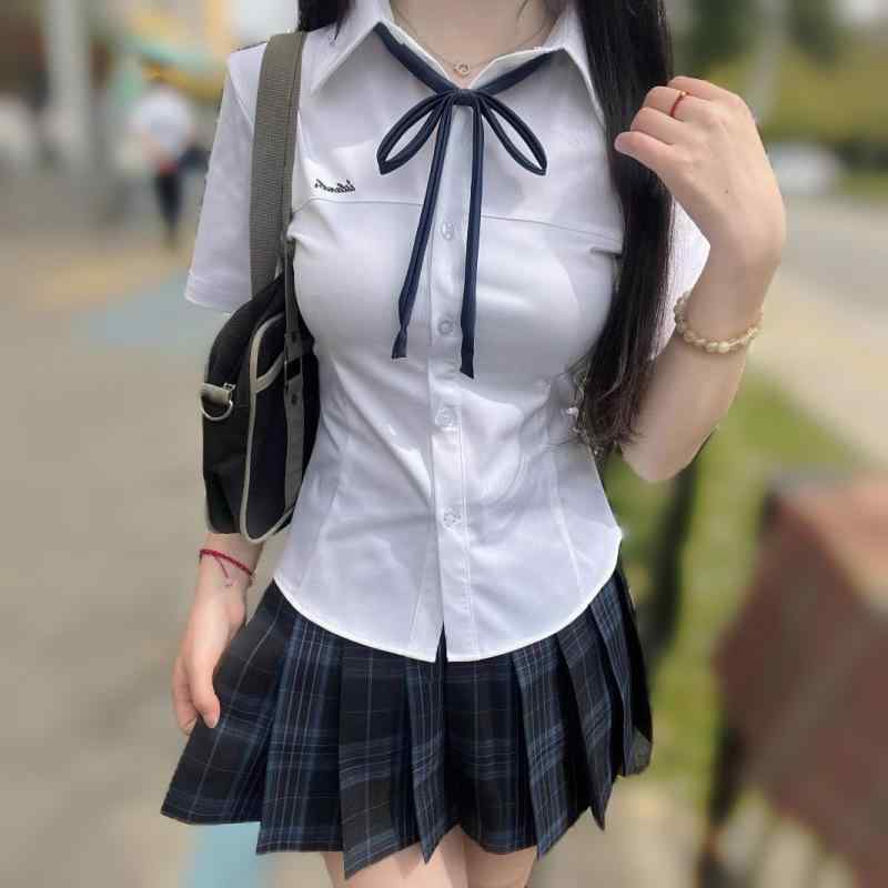 ブラウス レディース 半袖シャツ 学生服 制服 トップス 日系スタイル クールビズ 夏服 切り替えデザイン スリムフィット ウエストシェイプ 着痩せ効果 フィット感 学院 かわいい ナチュラル 清楚系 通勤通学 普段使い おでかけ カジュアルスタイル