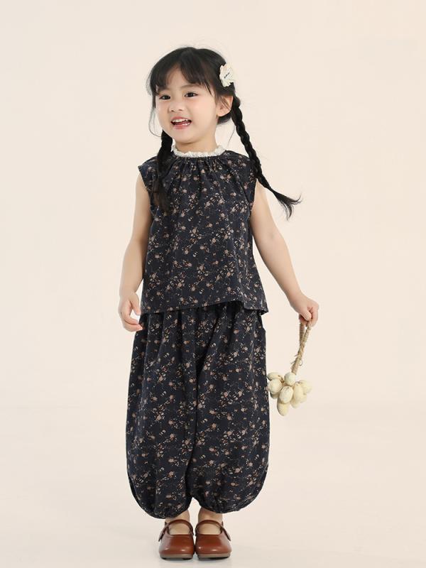 女児 子供服 夏 春夏 セットアップ 森ガール フラワープリント 無袖トップス ノースリーブ 綿混 吸湿速乾 膝下パンツ ナインブーツ ガーリー カジュアル 普段使い 軽量 通気性 かわいい ピンク系 アイボリー