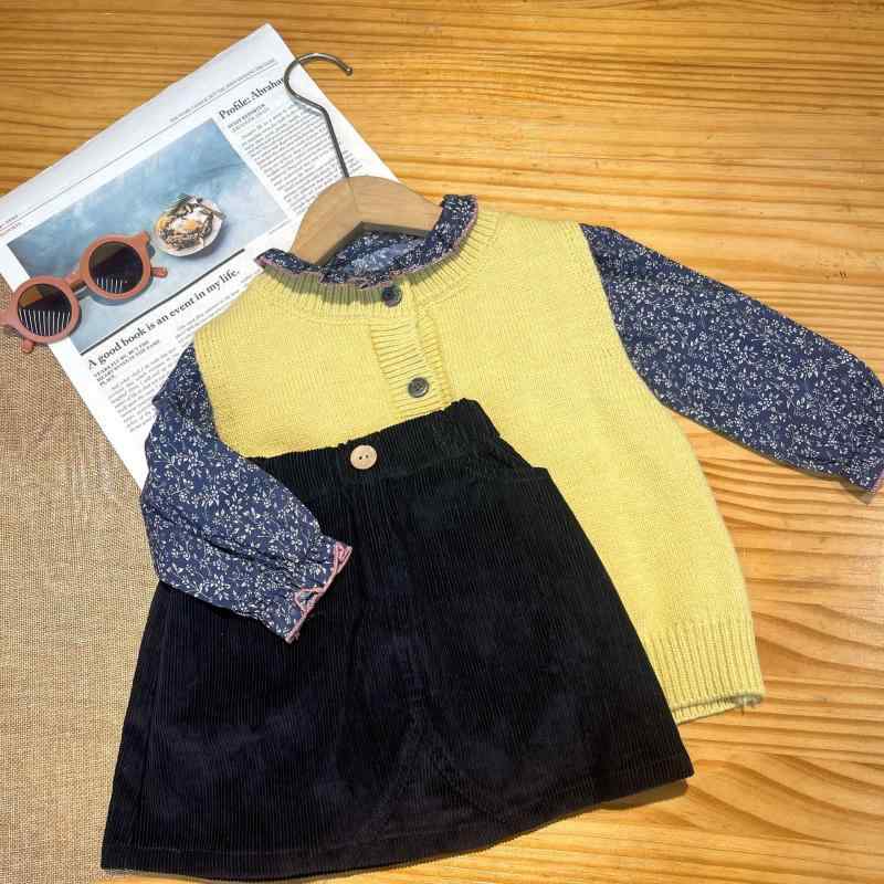 女児 秋冬 ニット マキシム トップス かわいい 切り替え コットン 混紡 伸縮性 快適 ブルー 花柄 フリル 襟 ブラウス コルドロイ 半丈 スカート プリーツ 形状 暖かみ 普段使い 通学用 セット コーディネート