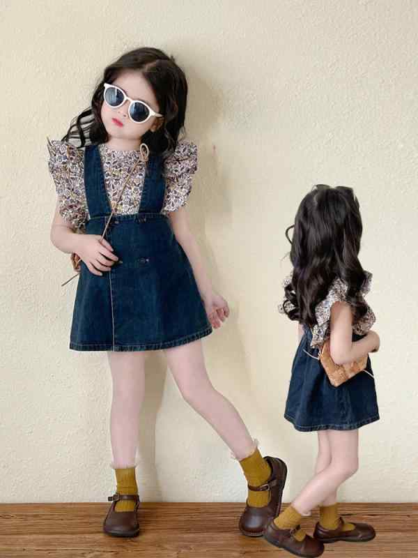 女の子 春夏 セット かわいい 蝶袖 花柄 シャツ トップス コットン 素材 軽量 通気性 良い デニム 背広スカート 膝丈 デザイン 普段使い 女児服 子供服 2点セット
