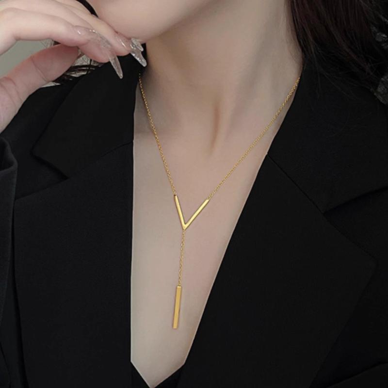 ネックレス 女性用 鎖骨チェーン 韓国 セーター チェーン 欧米 シンプル ファッション V 型 アルファベット チタン スチール 色落ちなし インスピレーション スタイル 軽量 耐久性 シルバー系 秋冬 普段使い