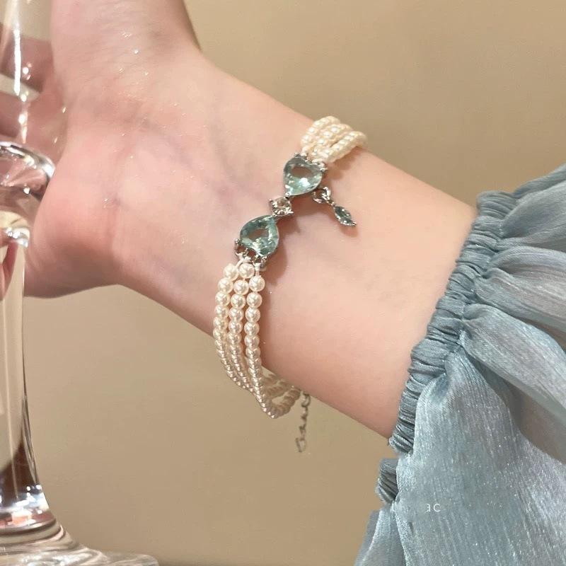 Other - ブレスレット 女性用 フレンチスタイル 多層 パール バタフライ デザイン シンプル 百搭 切り替え 手链 かわいい 軽量 銀色 ゴールド 普段使い アクセサリー ファッション ジュエリー