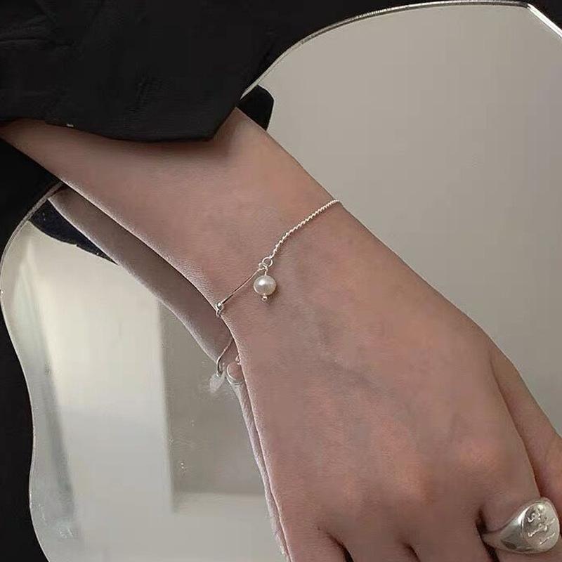 Red Coral - レディース 淡水パール 手链 ブレスレット 夏用 軽量 高級感 シンプル デザイン 普段使い アクセサリー かわいい 女性向け ジュエリー 淡水真珠 細工 ギフト 友人用 手元飾り 涼しげ ファッション アイテム
