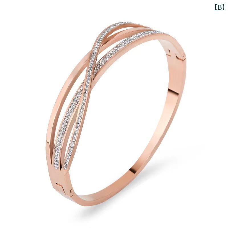 リバーパディの女性用 手首アクセサリー ブレスレット メタル ステンレス シルバー 華奢 細身 華やか 繊細 さりげない 普段使い 軽量 光沢 輝き ジュエリー 装飾 手元 アクセント キラキラ モダン スタイリッシュ｜アングル3