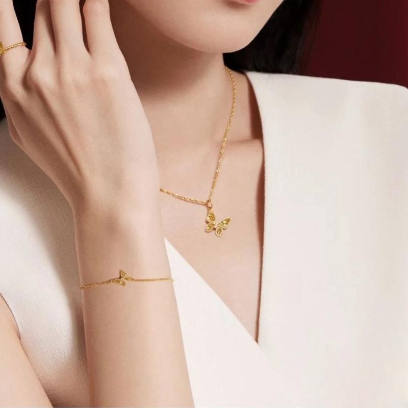 Crystal - ブレスレット 女性用 かわいい 蝶モチーフ 金色 軽量 デザイン性 アクセサリー トレンド 洗練 ベーシック ファッション ジュエリー ゴールド 華奢 手元 コーディネート デイリー シルバー ピンク ブラック