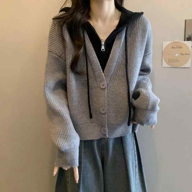 樂天商城 - カーディガン ニットトップス 女性用 早秋 秋冬 大きいサイズ ゆったりシルエット 痩せ見え 切り替えデザイン 連帽 ショート丈 アウター コットン混 暖か素材 普段使い 通勤対応 ベーシックスタイル