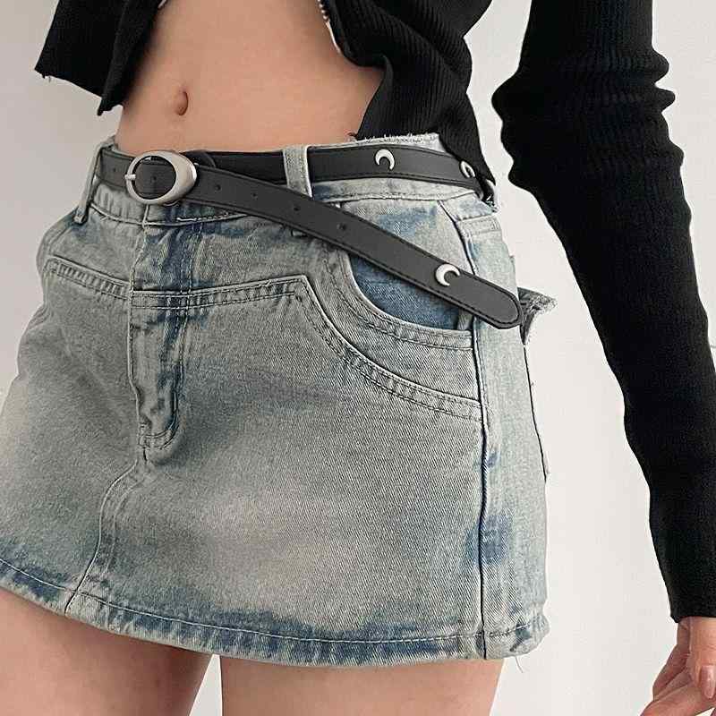 レディース 牛仔パンツ ベルト 古銀色 スタースタッズ ムーンモチーフ モッズスタイル 個性派 ファッション 普段使い 軽量 伸縮性 デニム素材 ハイウエスト シルバー ブラック 秋冬 コーディネート アクセサリー