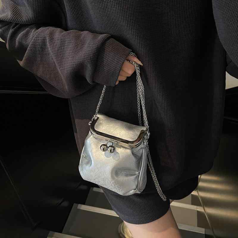 VANESSA BRUNO - ミニバッグ 女性用 銀色 ショルダーバッグ チェーンストラップ 携帯電話収納 ファッション コンパクト 防水加工 軽量 普段使い 通勤対応 ハンドバッグ ポーチ スタイリッシュ シルバー