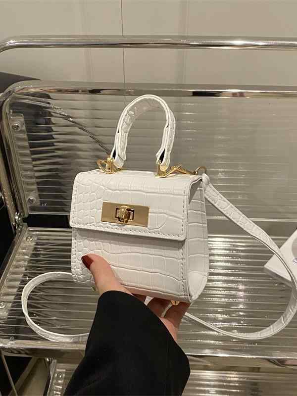 ハンドバッグ 女性用 ファッション 質感 ワニ革 復古 シングルショルダーバッグ 回転ロック 斜めがけ ミニスクエアバッグ 秋冬 普段使い 軽量 肩掛け ブラウン系 ナチュラルスタイル 日常コーデ コンパクト クラシック