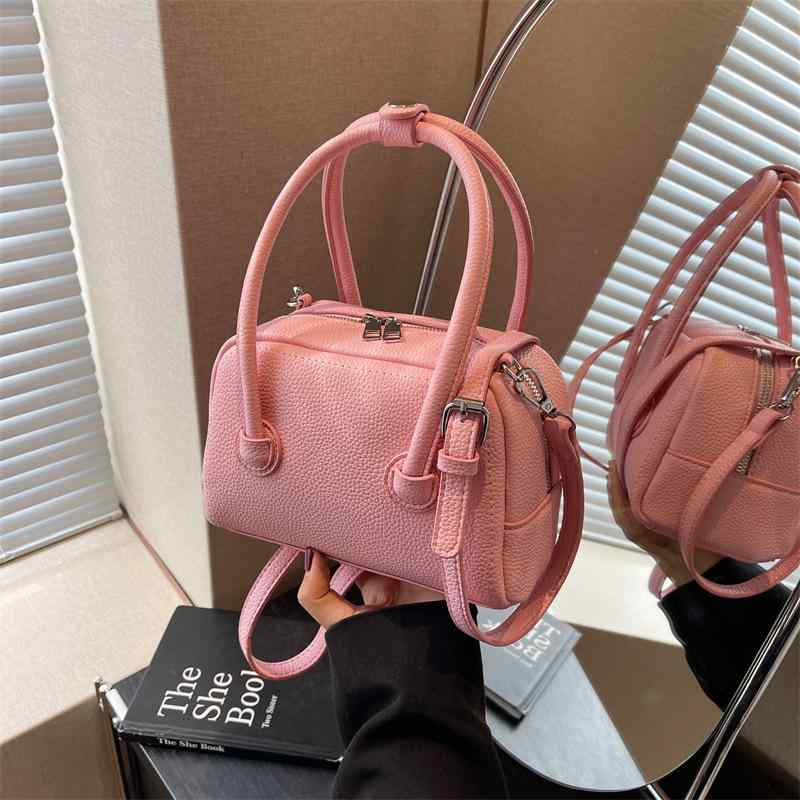 樂天商城 - バッグ 女性用 ファッション 斜めがけ ハンドバッグ 通勤 普段使い 軽量 コンパクト 肩掛け ビジネス ショルダーバッグ 2025年 トレンド スタイリッシュ 日常使い