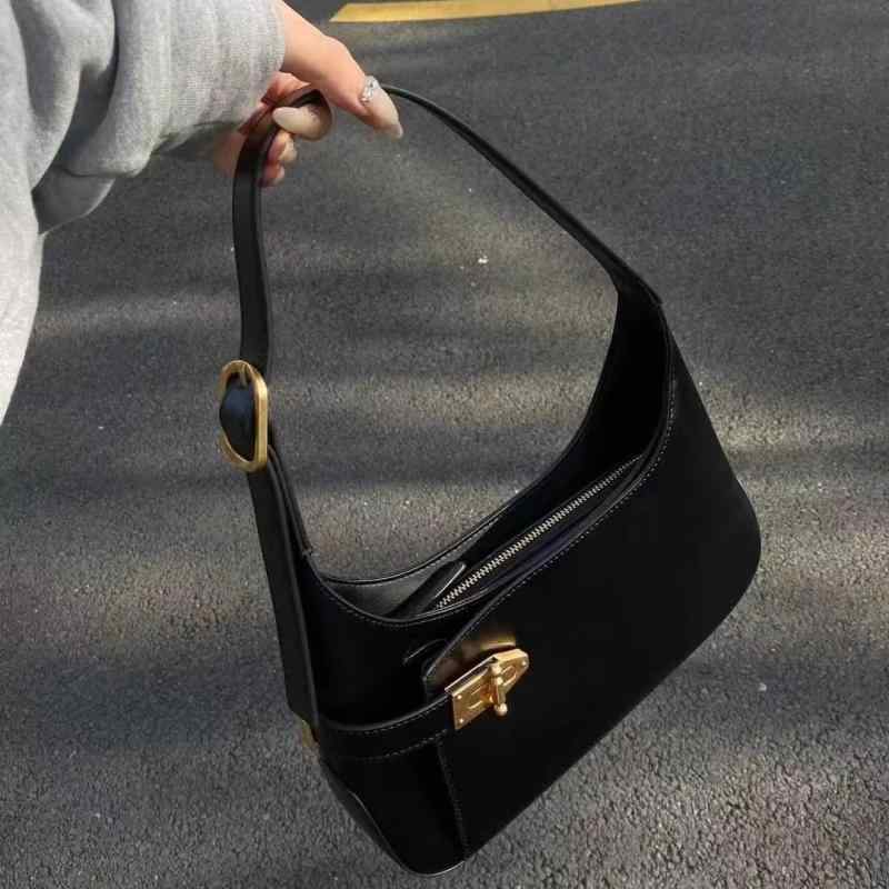 樂天商城 - 女性用 バッグ ショルダーバッグ 機車 手提げ鞄 軽量 軽奢 高級感 デザイン ファッション トレンド 百搭 普段使い 切り替え ブラック ピンク系 秋冬