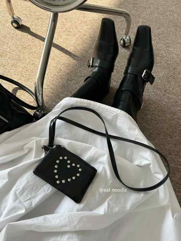 Vanity Bags, Cases - ハート型 ラブリー ラブリー 刺繍 ミニ ショルダーバッグ コインケース 付き ハングネック スタイル カジュアル 普段使い 小さめ 軽量 コンパクト ポーチ 斜め掛け かわいい デザイン 女性用