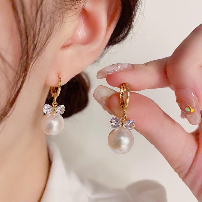 ピアス レディース アクセサリー 耳飾り パール 蝶々結び リボン シンプル きれいめ 上品 エレガント おしゃれ かわいい 高品質 高見え 高級感 ゴールド デイリー オフィス 通勤 フォーマル パーティー 結婚式 ギフト ジュエリー ピアス イヤリング スタ