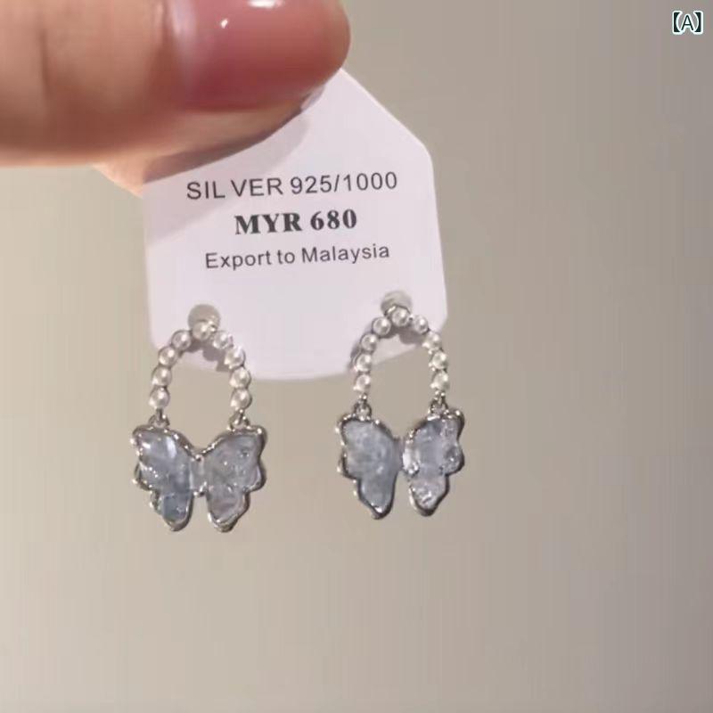 ピアス イヤリング レディース 高級感 キラキラ 水晶 蝶々 モチーフ 耳飾り 揺れる...