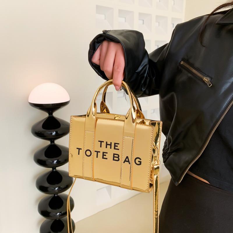 ハンドバッグ レディース 鞄 ショルダーバッグ 肩掛け 斜め掛け エナメル調 光沢感 切り替え ロゴ入り トートバッグ 小さめ 通勤 通学 普段使い お出かけ 旅行 カジュアル シンプル おしゃれ 高級感 大人かわいい ミニバッグ フェイクレザー 合皮
