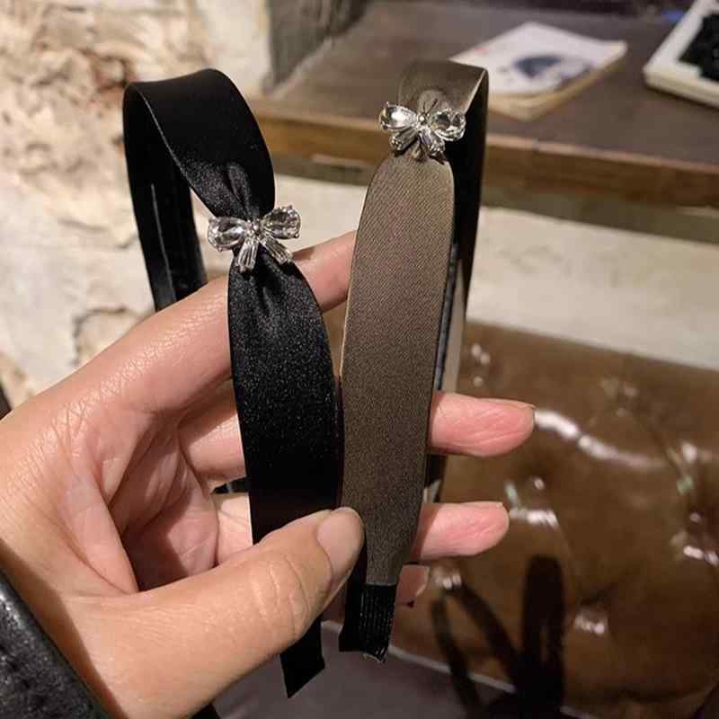 カチューシャ レディース ヘアアクセサリー サテン調 高級感 ビジュー 蝶結び リボ...