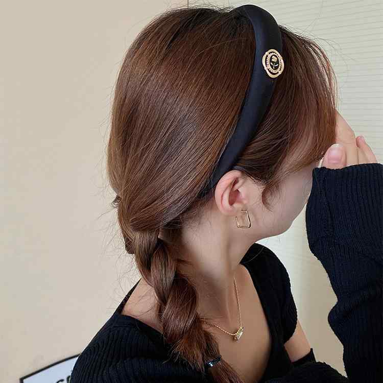 カチューシャ レディース ヘアアクセサリー 髪飾り 髪留め 缎面 パール サテン調 フランス クラシカル エレガント 上品 高級感 清楚 ヴィンテージ レトロ かわいい おしゃれ デイリー お呼ばれ 結婚式 二次会 パーティー オフィス ヘアアレンジ
