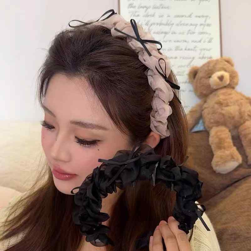 カチューシャ レディース ヘアバンド ヘアアクセサリー 春夏 波型 洗顔用 ギザギザ コーム付き 滑り止め 高見え 髪留め 髪飾り リボン付き 絞りデザイン おしゃれ 大人かわいい 上品 華やか デイリー使い お出かけ ヘアアレンジ 髪型補正 跡がつきに