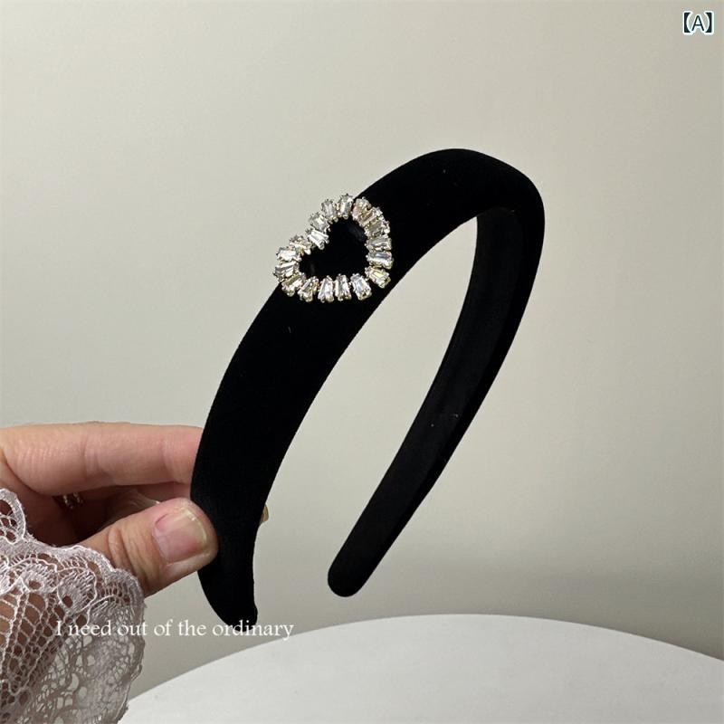 リバーパディのカチューシャ レディース 秋冬 レトロ ハート ベロア ジルコニア 幅広 ヘアアクセサリー ヘアバンド 髪飾り エレガント ファッション小物 お洒落 大人かわいい トレンド シンプル きれいめ 髪留め 圧迫感軽減 ヘアアレンジ 普段使い 通勤用 カジュア｜アングル2