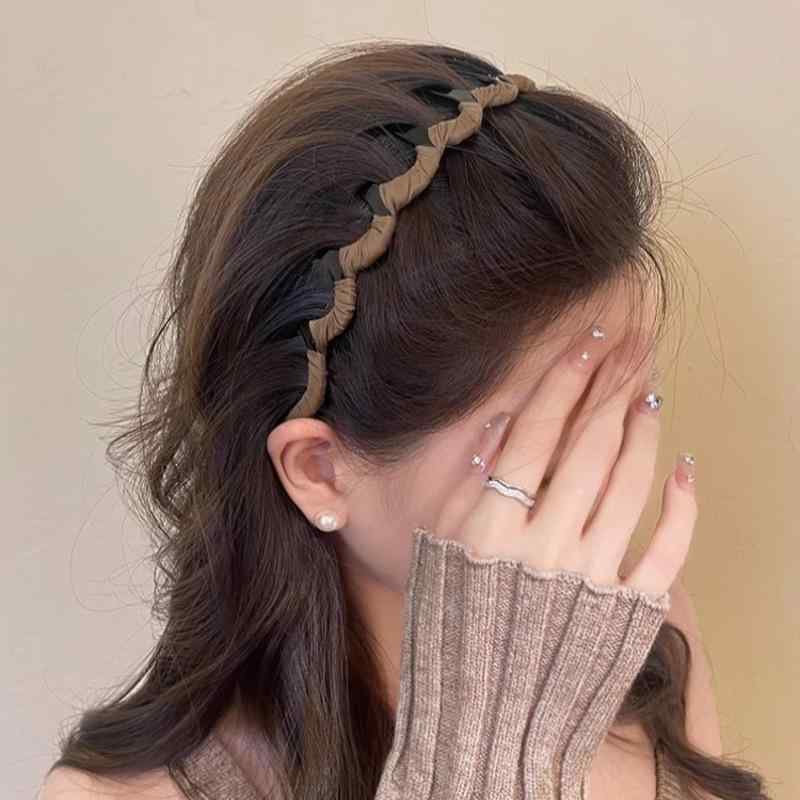 カチューシャ レディース ヘアアクセサリー 布製 波型 髪飾り 韓国 シンプル おしゃれ かわいい 高見え ヘアバンド 髪留め 普段使い ヘアアレンジ まとめ髪 ヘッドドレス 華やか 小顔効果 大人かわいい スタイリッシュ カジュアル フェミニン お出か