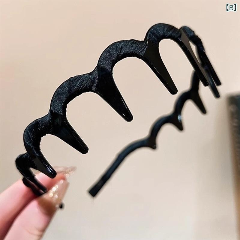 リバーパディのカチューシャ レディース ヘアアクセサリー 布製 波型 髪飾り 韓国 シンプル おしゃれ かわいい 高見え ヘアバンド 髪留め 普段使い ヘアアレンジ まとめ髪 ヘッドドレス 華やか 小顔効果 大人かわいい スタイリッシュ カジュアル フェミニン お出か｜アングル3